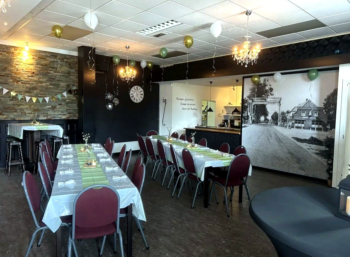 Een van de zalen van Café De Molle, ingericht voor een feest