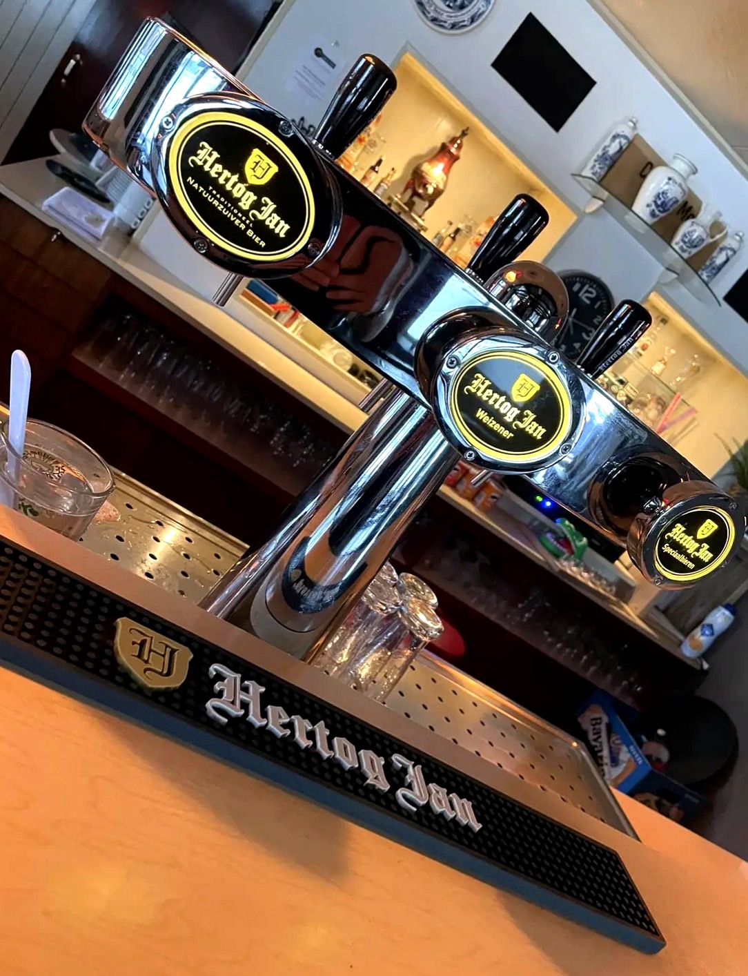 Biertap in het café van De Molle